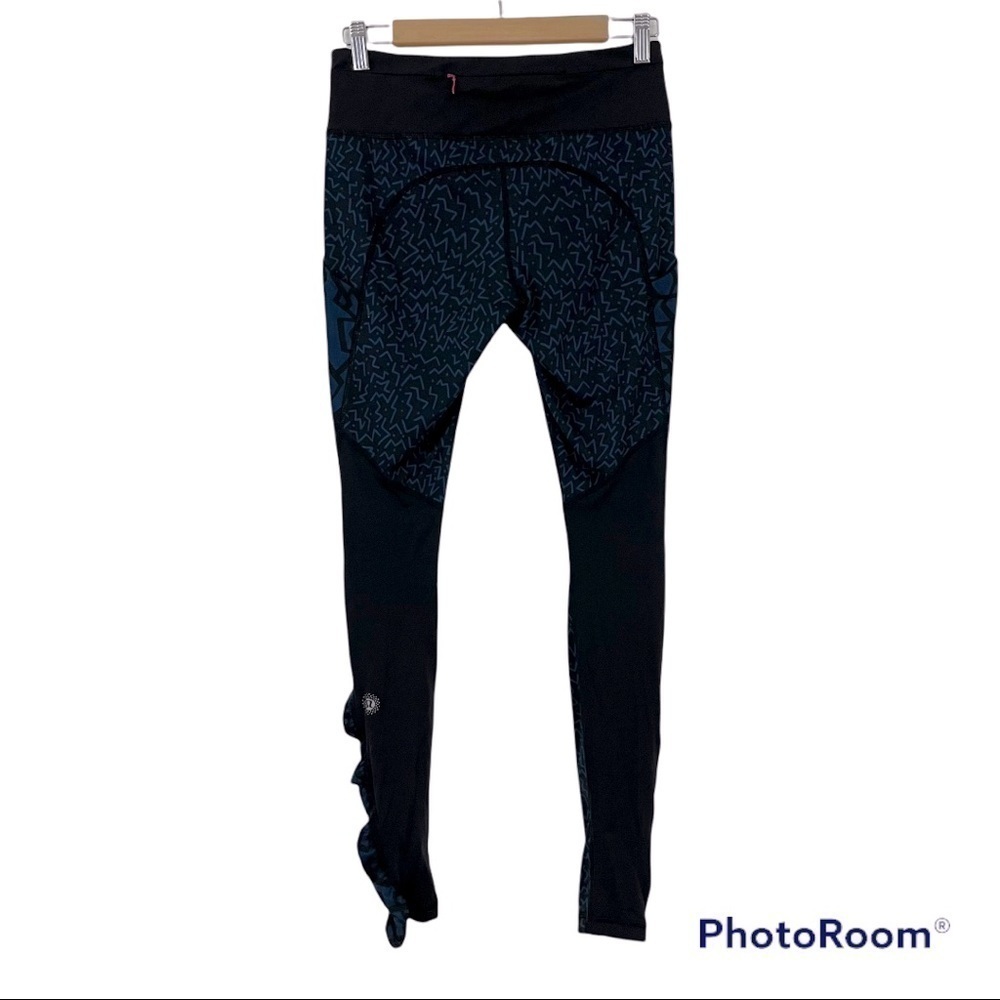 Lululemon Seawheeze 2015 Speed Tight Half Navy Half Black w/Squiggles Size 6